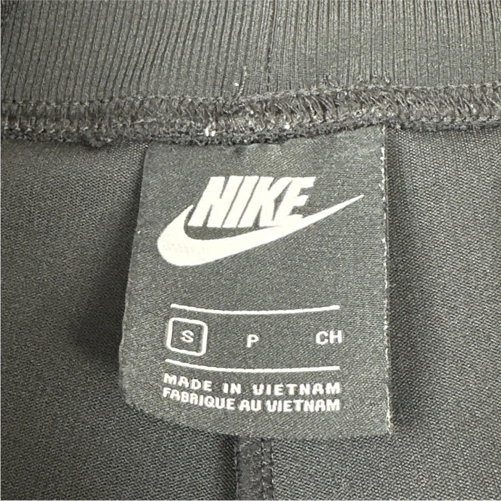 NIKE AIR Shorts Womens Small Black Poly Stretch Tight Athletic Fit DB3826-010